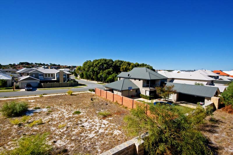 OCEAN AND EARTH Picture 2