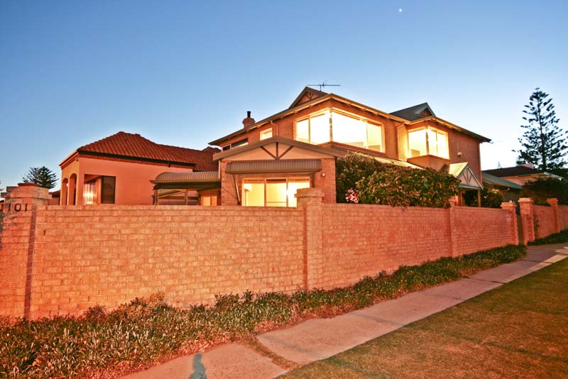 LIVING ON THE EDGE Picture 1