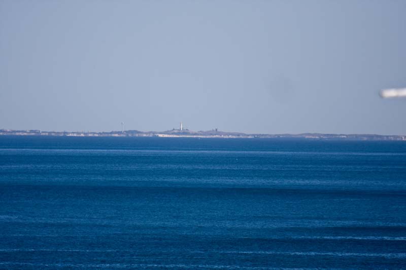 50 METRES TO THE BAY Picture 3