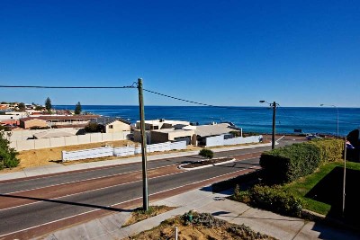 50 METRES TO THE BAY Picture