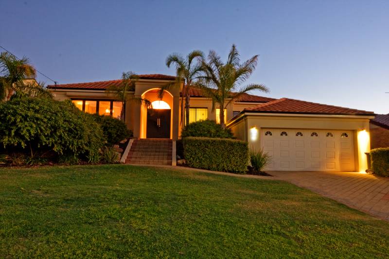 The Entertainer Picture 1