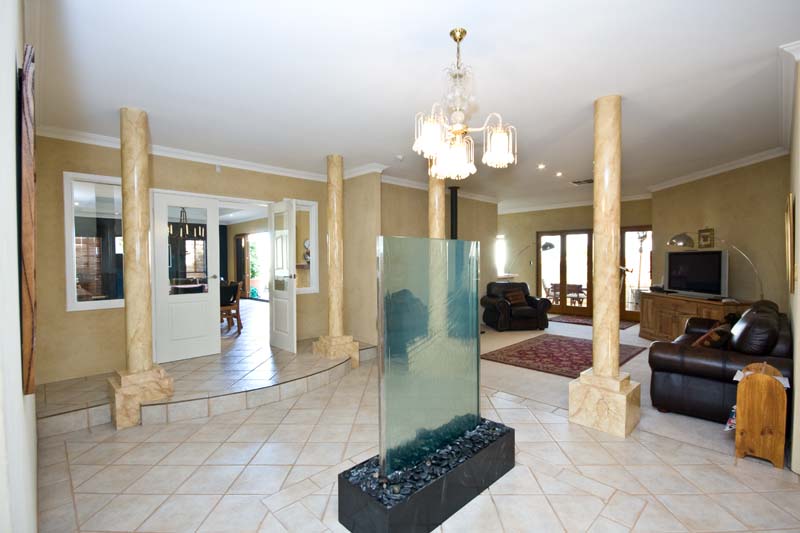 The Entertainer Picture 3