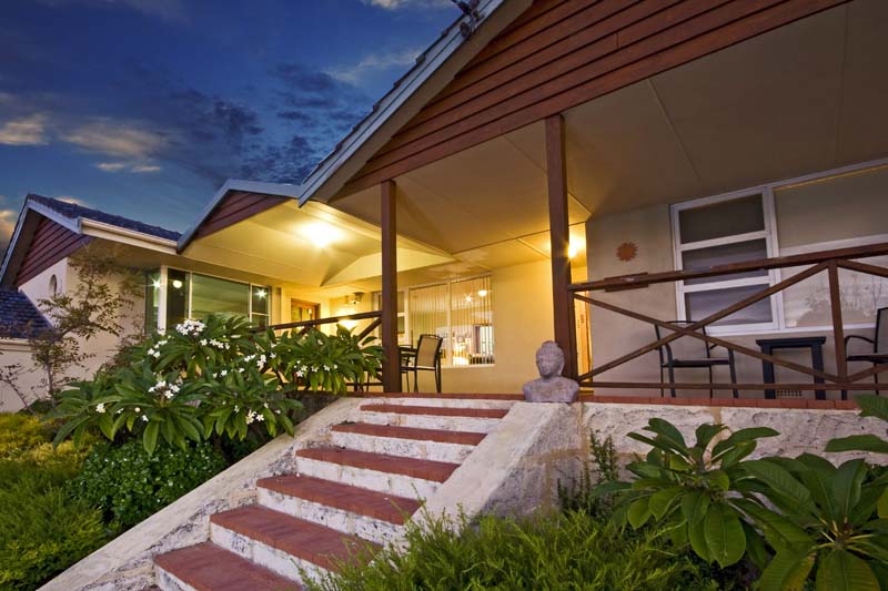 LOVE AT FIRST SIGHT Picture 2