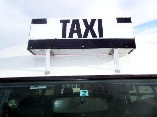 TAXIS, SHUTTLES AND BUSES Picture 2