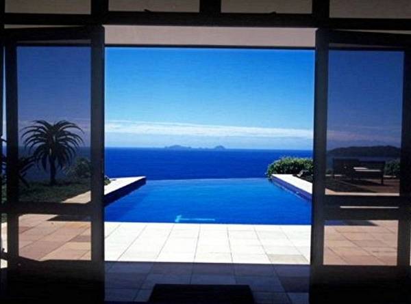 ISLAND VIEWS - WATER FRONT ESTATE Picture 2