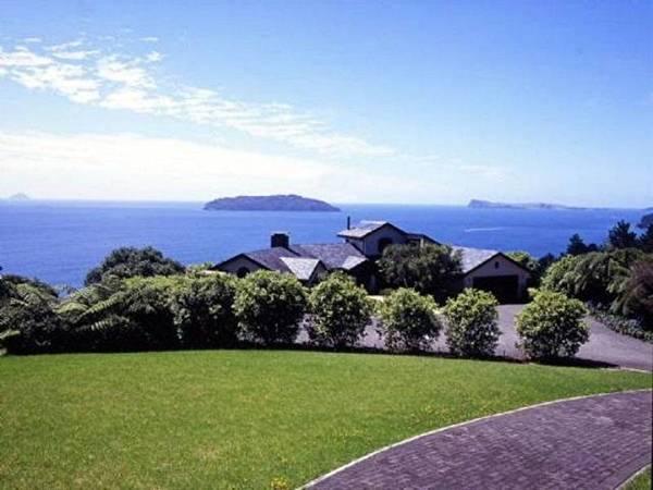 ISLAND VIEWS - WATER FRONT ESTATE Picture 3