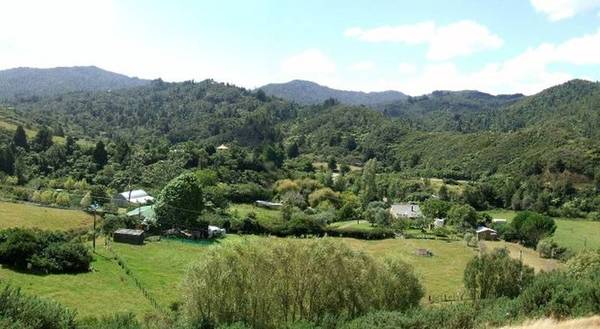 BUSH CREEK COTTAGE - BOUTIQUE ACCOMMODATION? Picture 3