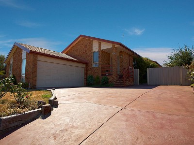 Great Location-Schools,Shops,Restaurants Picture