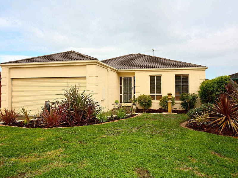 Beautiful Family Home In Timbarra with Study Picture 1