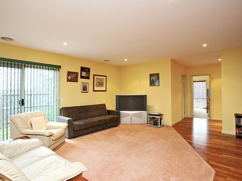 Live North of the Highway Picture 3