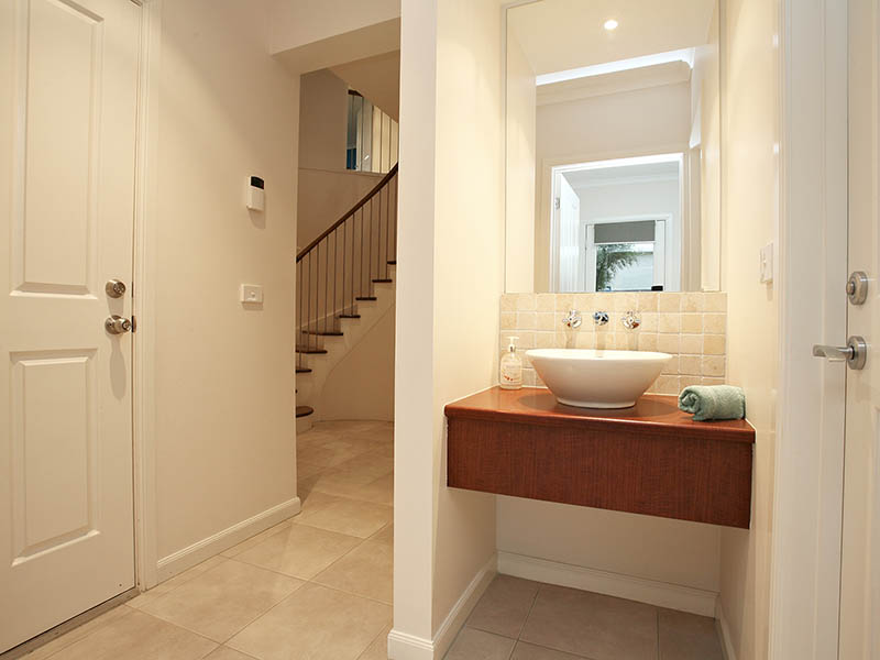 FAMILY LIVING AT ITS BEST! Picture 3