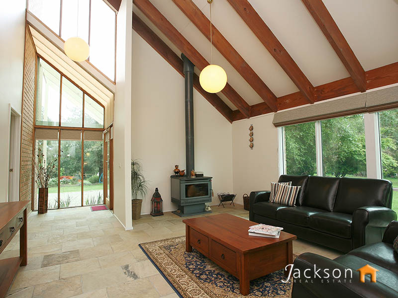 COUNTRY LIFSTYLE LIVING AT ITS BEST! Picture 2