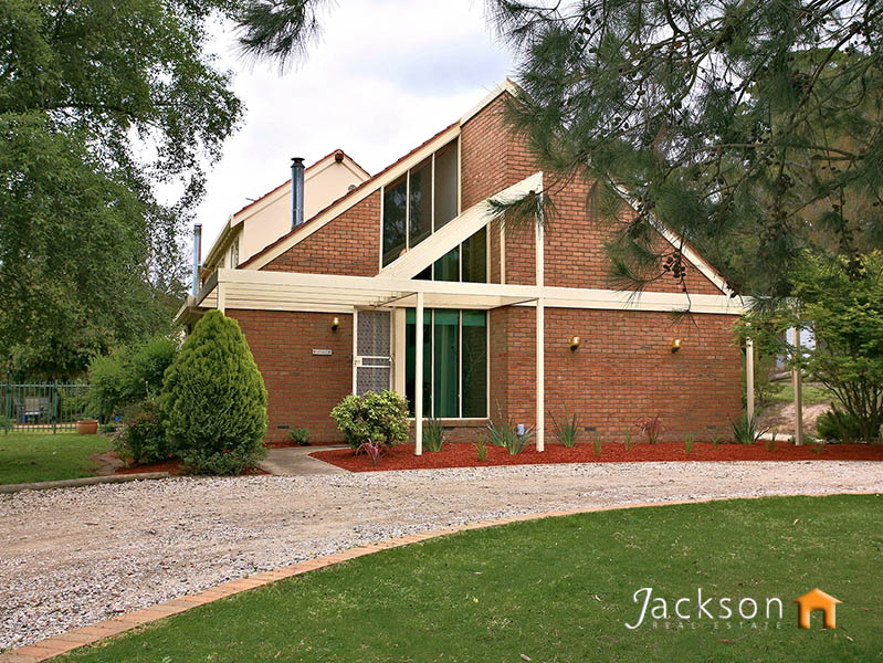 COUNTRY LIFSTYLE LIVING AT ITS BEST! Picture 1