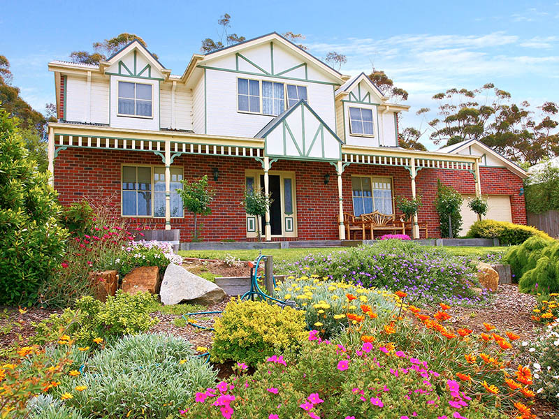 Spectacular Huge Home with Views and Big Pool Picture 1