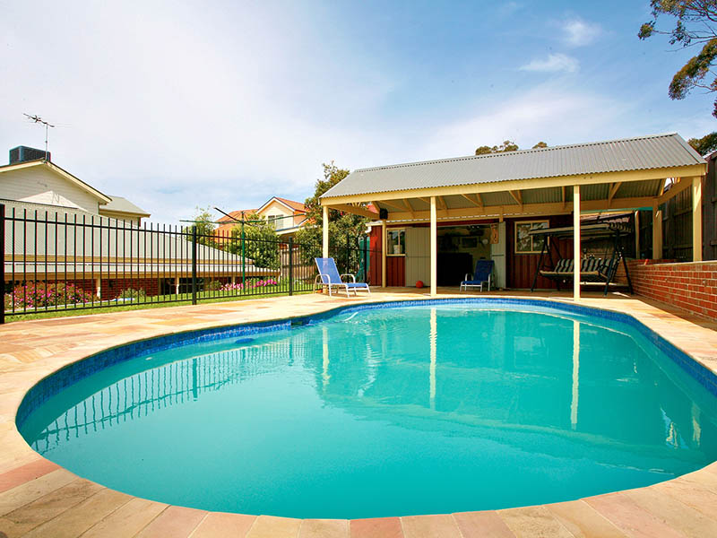 Spectacular Huge Home with Views and Big Pool Picture 3