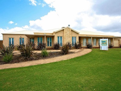 Ex Display Home - Low Maintenance Picture Ex Display Home - Low Maintenance Picture