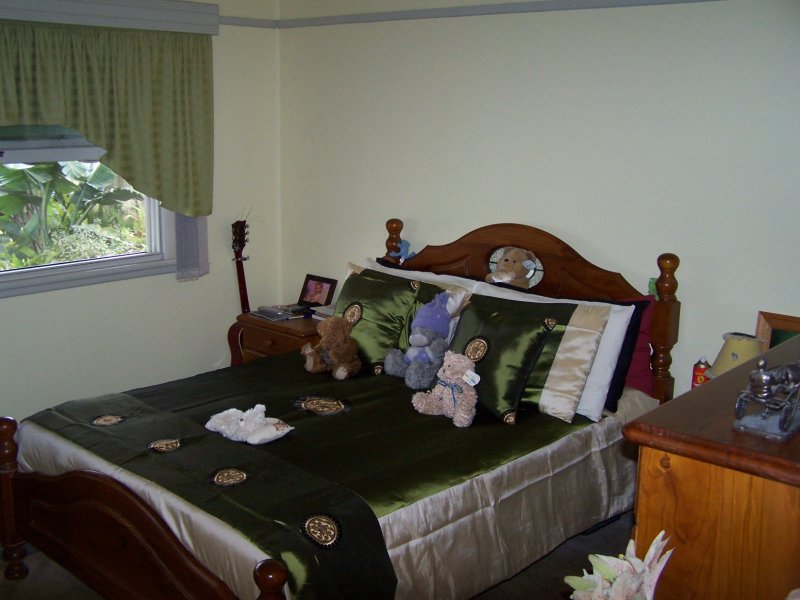 Approximately 1km from
train station Picture 3