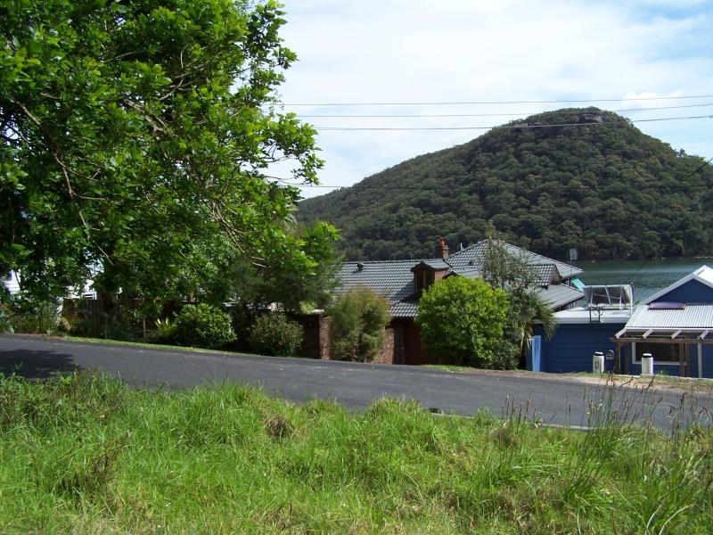 RUN TO PARADISE Picture 2