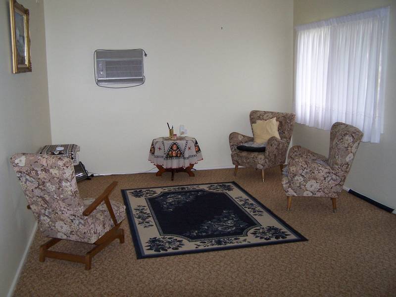 SEPARATE LIVING AREAS Picture 2