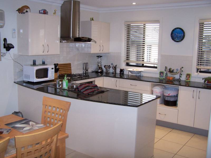 OCEAN VIEWS Picture 2