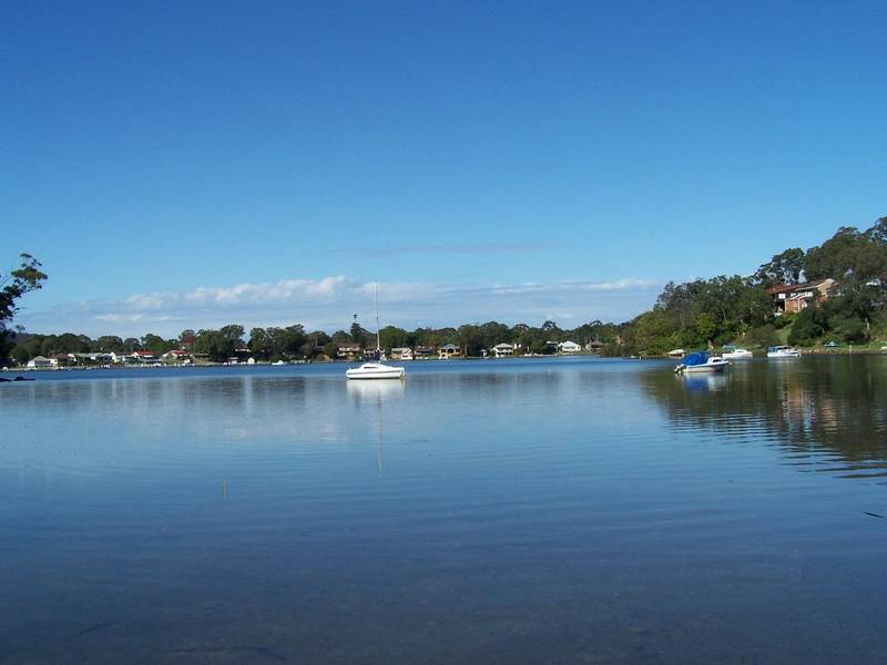 WATERFRONT-RESERVE LAND Picture 1