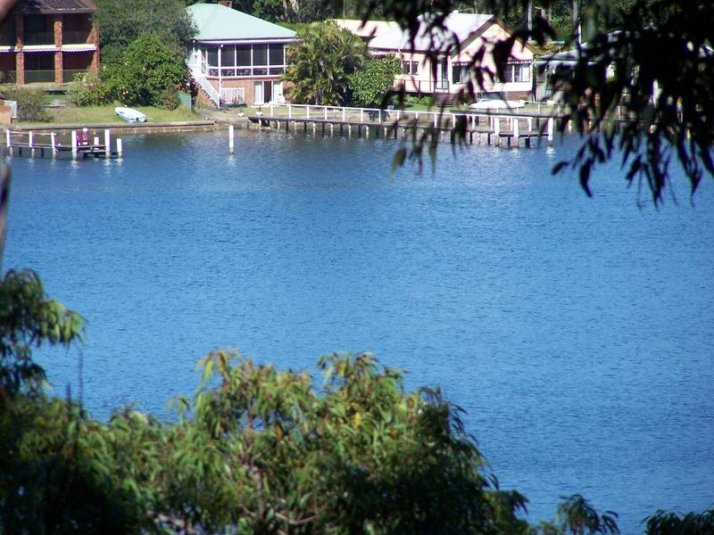 WATERFRONT-RESERVE LAND Picture 2