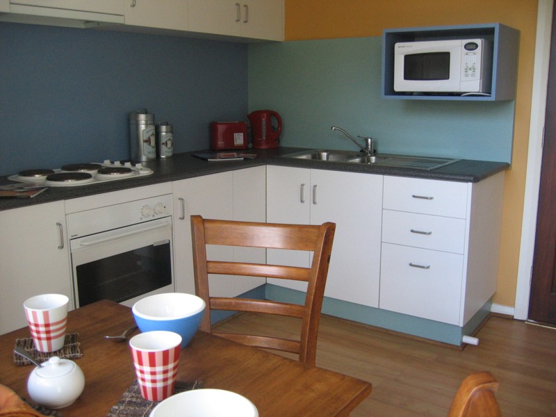 HT30: HARRY'S BEACH STAYS Picture 3