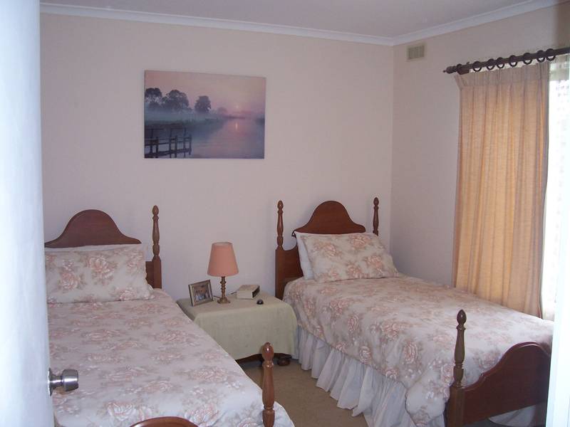 HT73 - SEASIDE GARDEN Picture 3