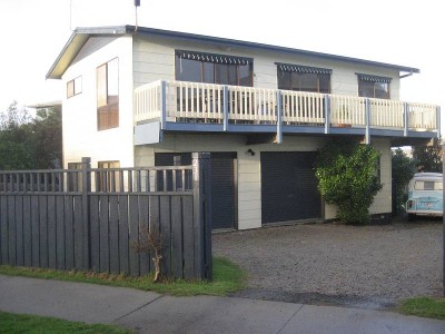 SMITHS BEACH ESCAPE - HT19 Picture