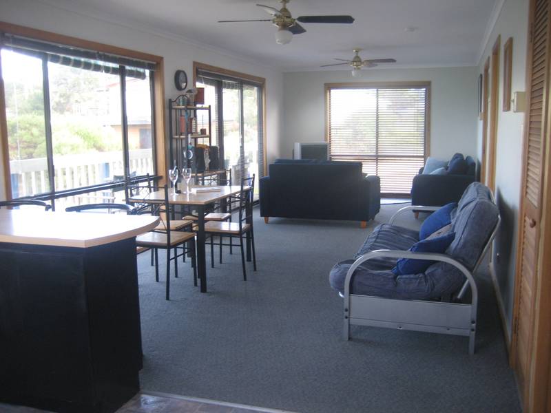 SMITHS BEACH ESCAPE - HT19 Picture 3