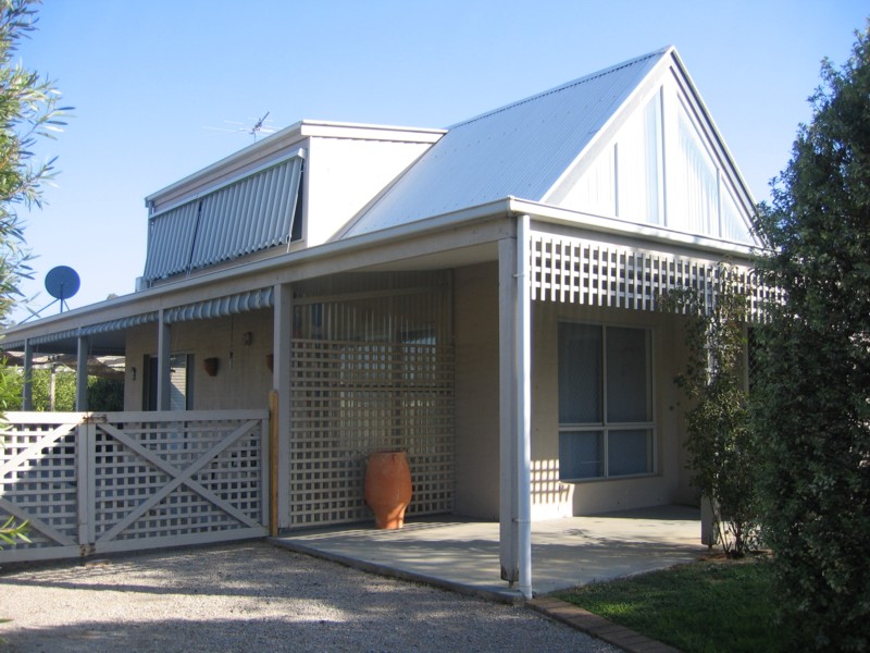 In the heart of Cowes Picture 1