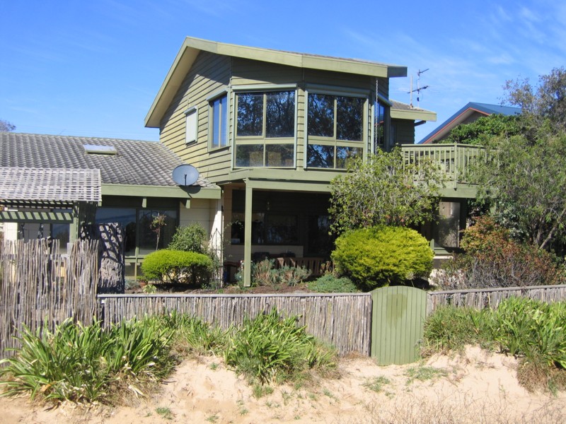 Just a Hop, Skip & Jump away from Paradise.. Picture 2