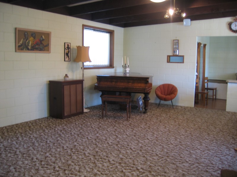 REDUCED TO SELL! ONE BLOCK BACK FROM COWES BEACH! Picture 2