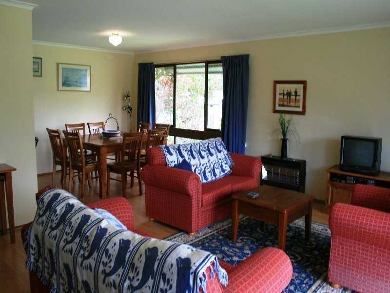 LIVING BY THE BEACH Picture 3