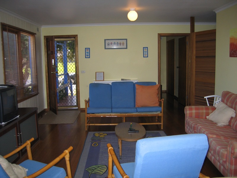 Neat, Clean and Central Picture 3