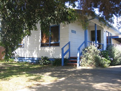 Neat, Clean and Central Picture