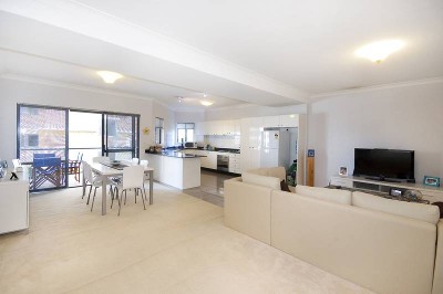 GIGANTIC (85m2) 1 Bedroom Apartment Picture