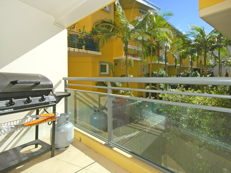 Overlooks Tropical Garden Feature Picture 1