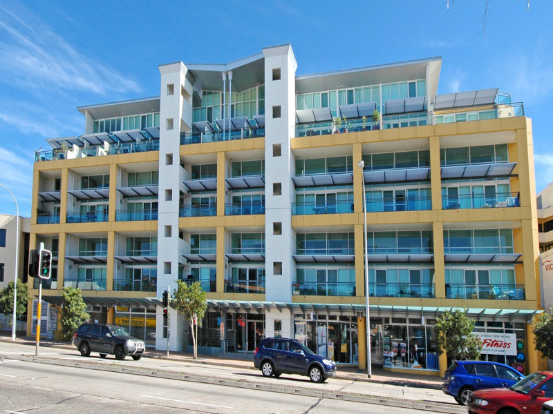 Overlooks Tropical Garden Feature Picture 2