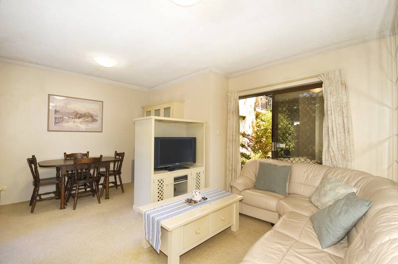 BEACHSIDE GARDEN UNIT! Picture 1