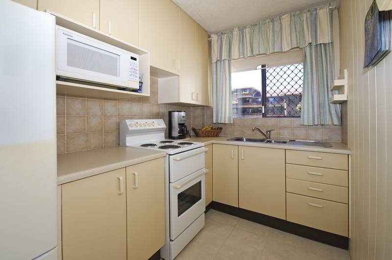 BEACHSIDE GARDEN UNIT! Picture 3