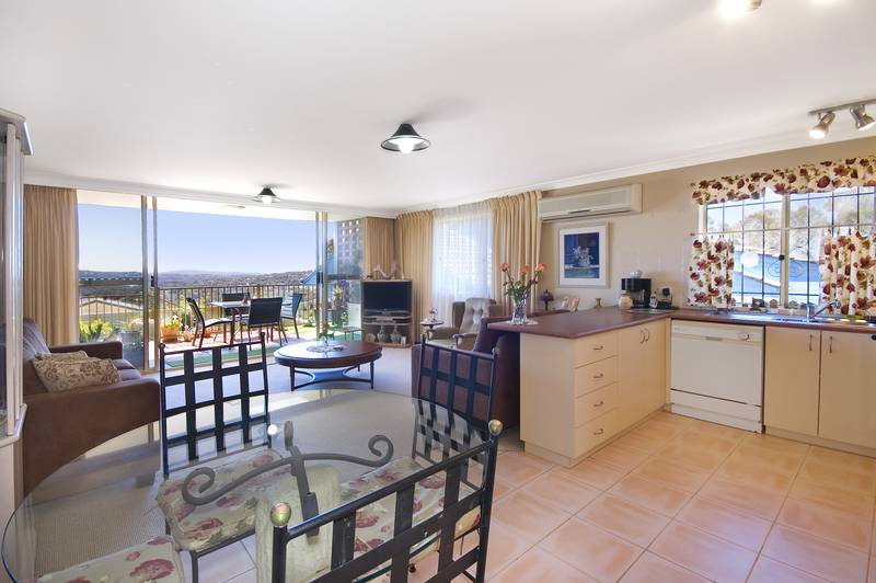 PANORAMIC VIEWS - IDEAL LOW MAINTENANCE LIVING! Picture 2