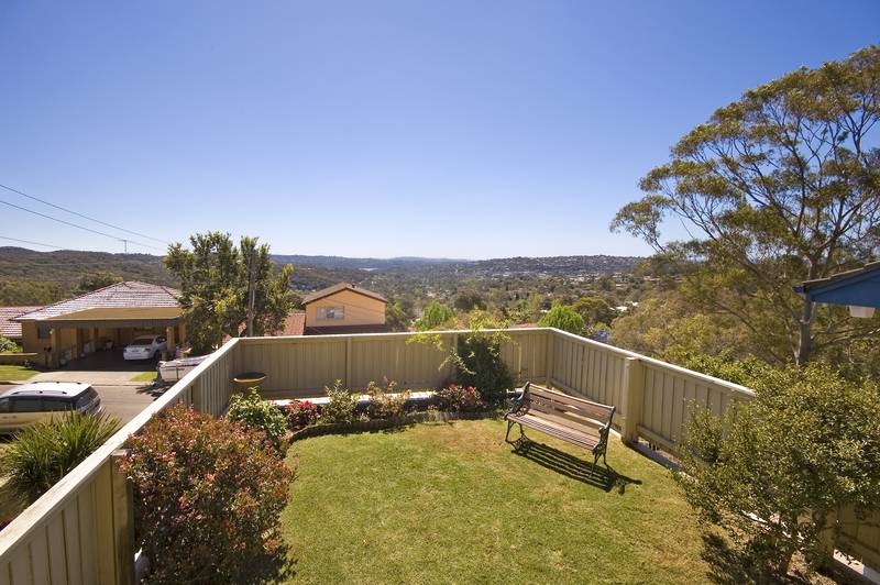 PANORAMIC VIEWS - IDEAL LOW MAINTENANCE LIVING! Picture 3