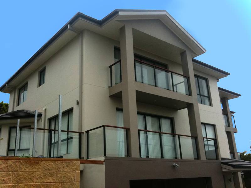 HUGE BRAND NEW 3 STOREY DESIGN WITH SPECTACULAR VIEWS Picture 1