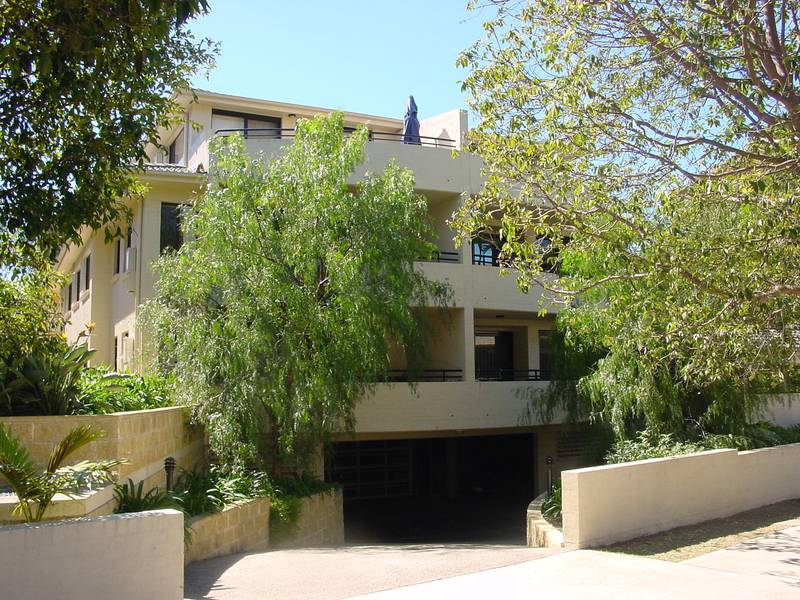 Bright & Sunny Picture 1