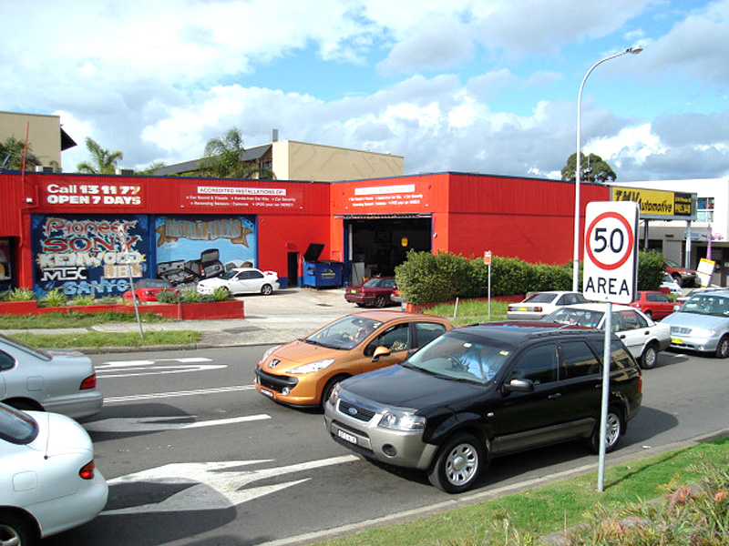 Prime Main Road Exposure Picture 3