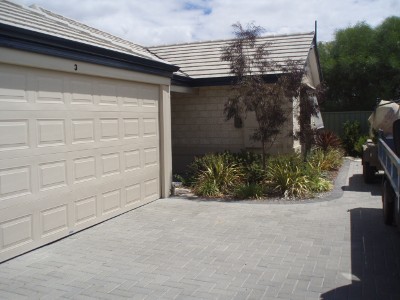 Easy care modern unit Picture