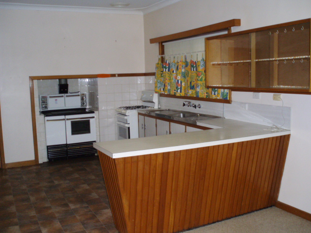 Family home walking distance to the beach Picture 2