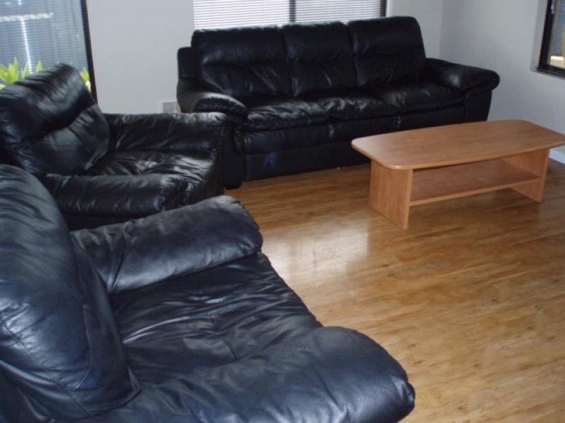 HOLIDAY RENTAL IN PRIME LOCATION! Picture 2