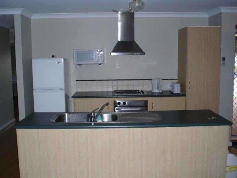 HOLIDAY RENTAL IN PRIME LOCATION! Picture 3